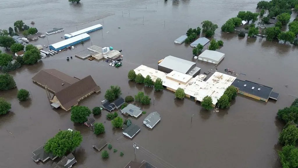 X : Midwest floods claim 2 lives