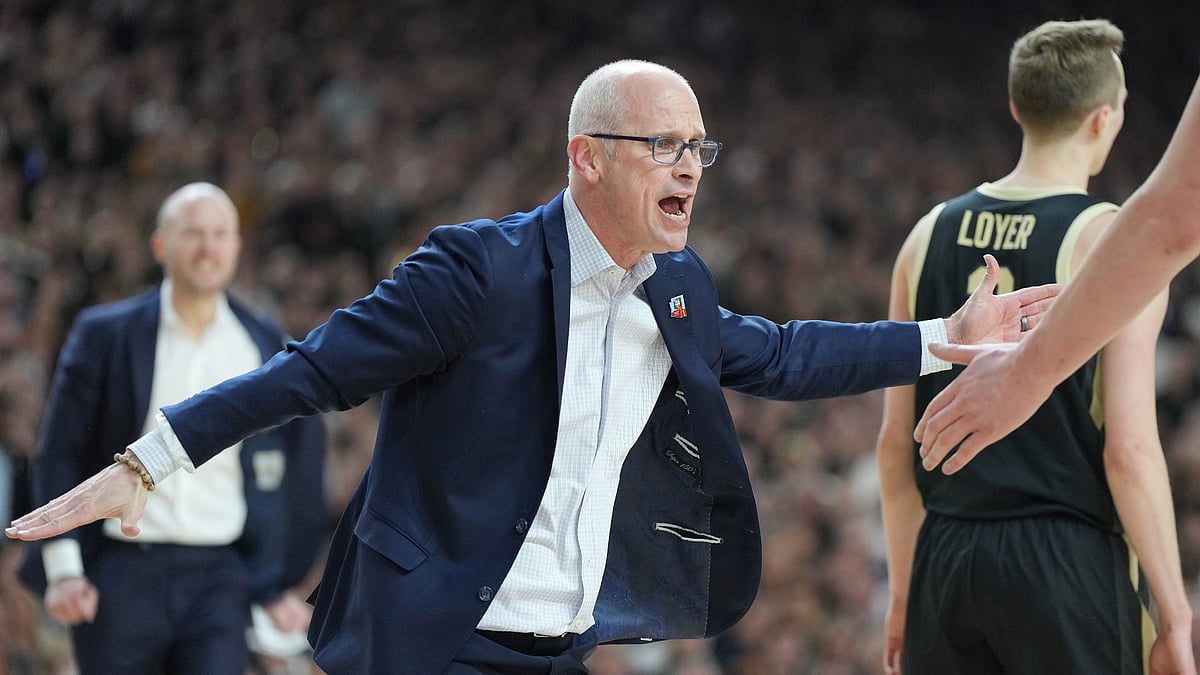 Dan Hurley of the Connecticut Huskies - null