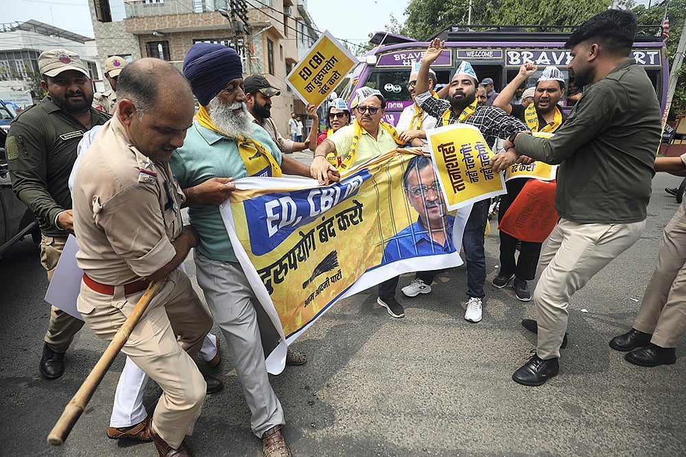 AAP protest outside BJP office in Jammu