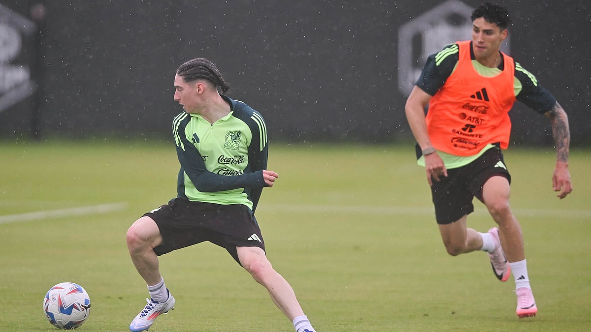 X/@miseleccionmxEN : Mexican players practice in rain ahead of their Copa America opener against Venezuela.