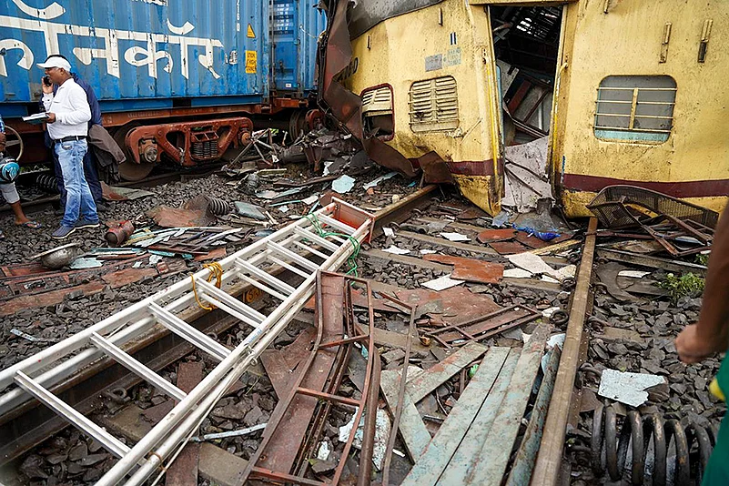 Train accident in WB photos_4