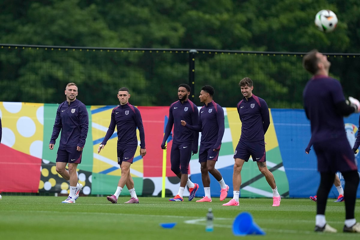 (AP Photo/Thanassis Stavrakis)


 : England arrives for a training session in Blankenhain, Germany, Wednesday, June 19, 2024 ahead of their Group C soccer match against Denmark at the Euro 2024 soccer tournament. 