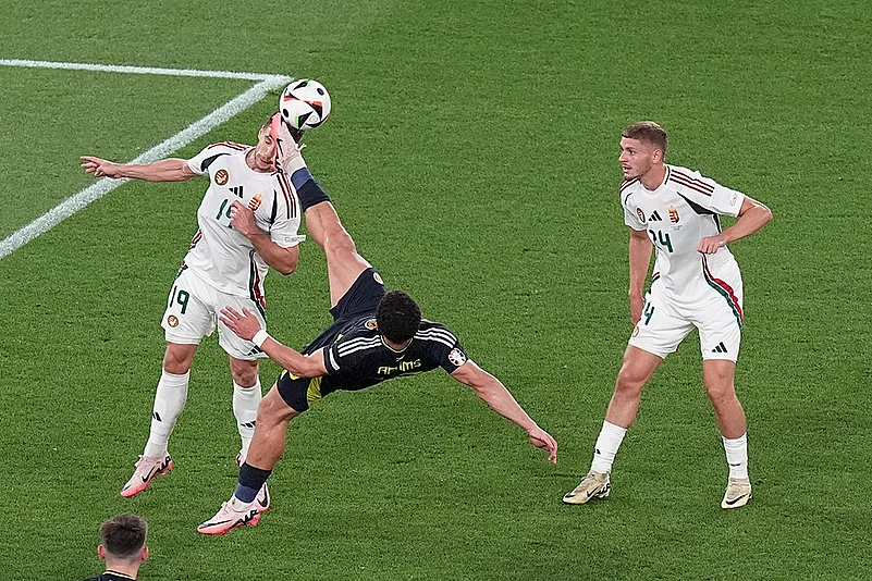 Euro 2024 Hungarys Barnabas Varga injured photos_7