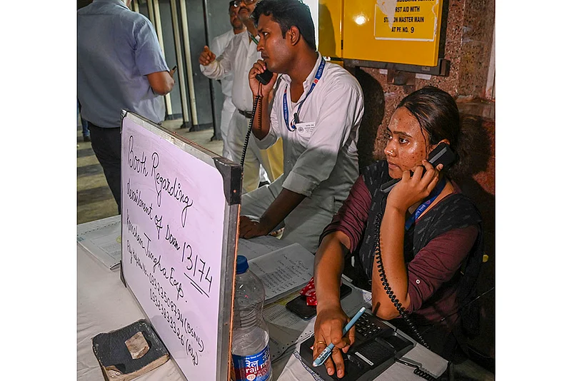 Train accident in WB photos_