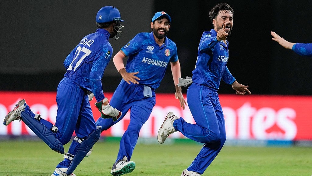 AP/Ricardo Mazalan : Afghanistan celebrate a dismissal against Bangladesh.