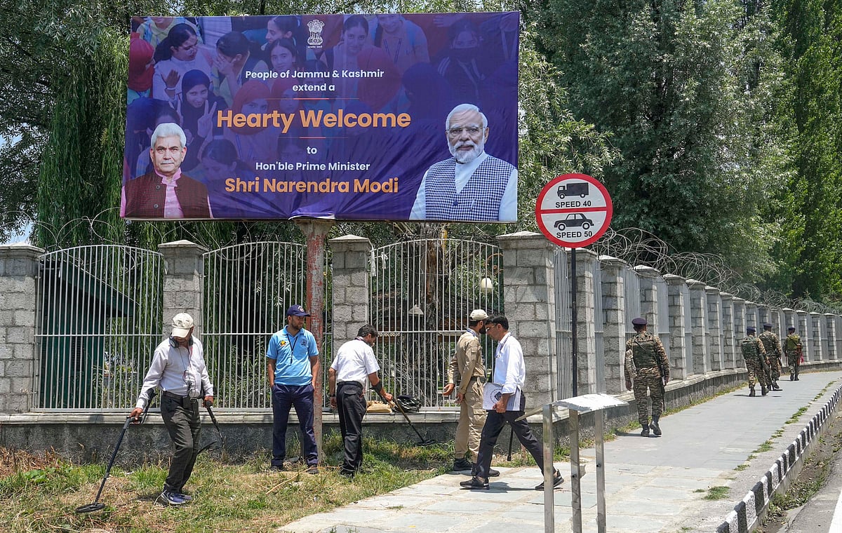 Security tightened in Srinagar for Yoga Day events |