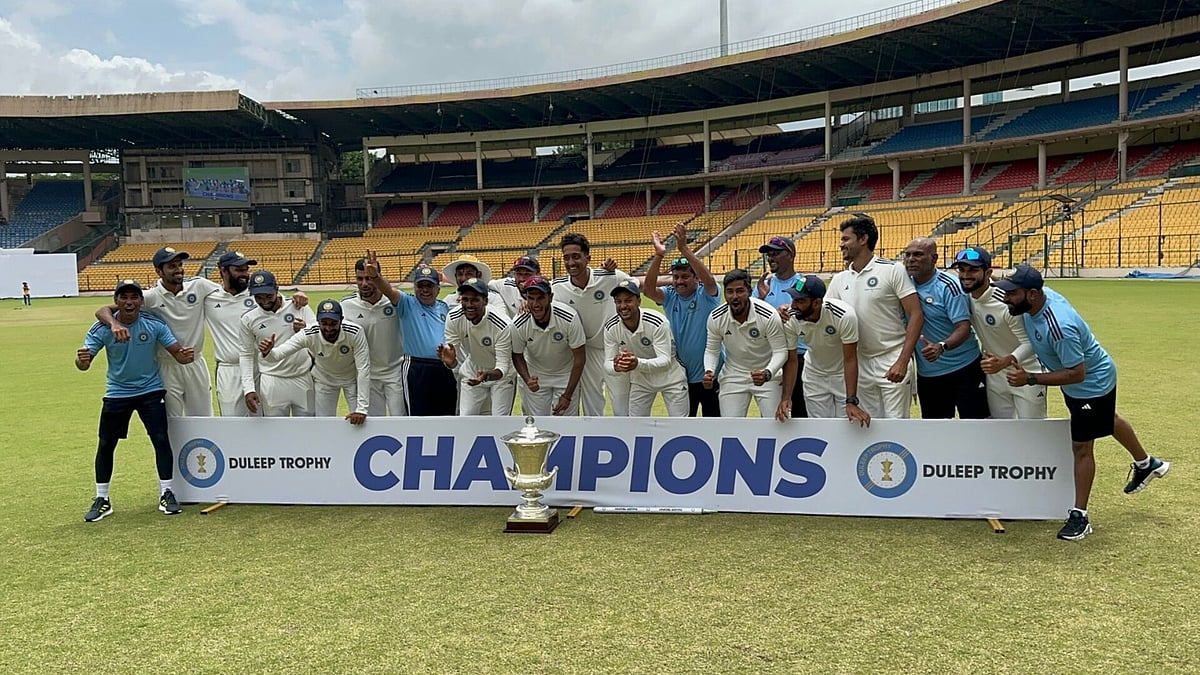 Photo: X/ @Sundarwashi5 : South Zone team celebrating after winning the Duleep Trophy 2022-23 season.