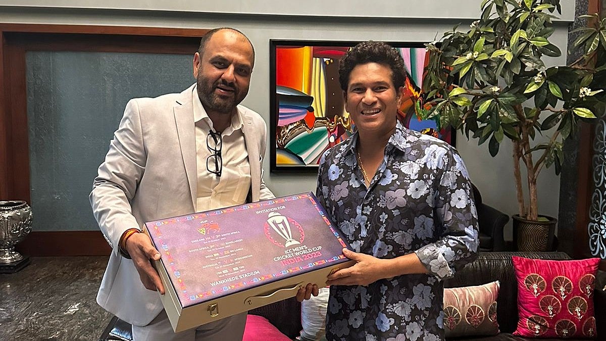 Photo: X/ @Amolkk1976 : MCA President Amol Kale (L) with Sachin Tendulkar during the ICC Cricket World Cup 2023.