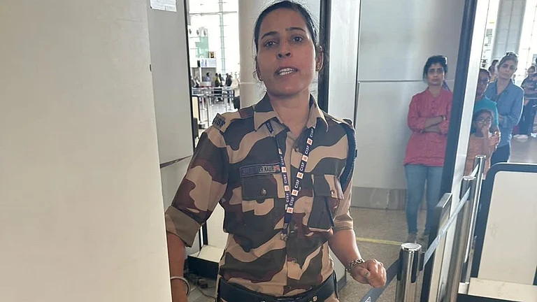 CISF constable Kulwinder Kaur wo slapped Kangana Ranaut | - X/@SaffronSunanda