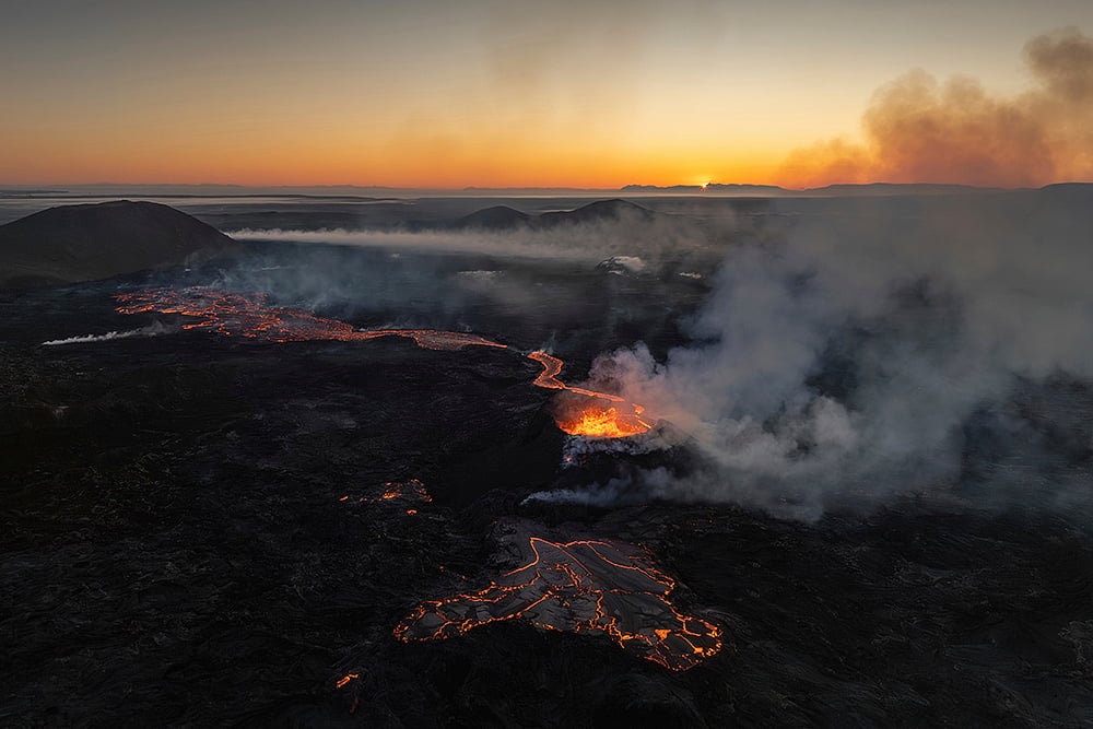 Iceland Grindavik volcano eruption photos_4