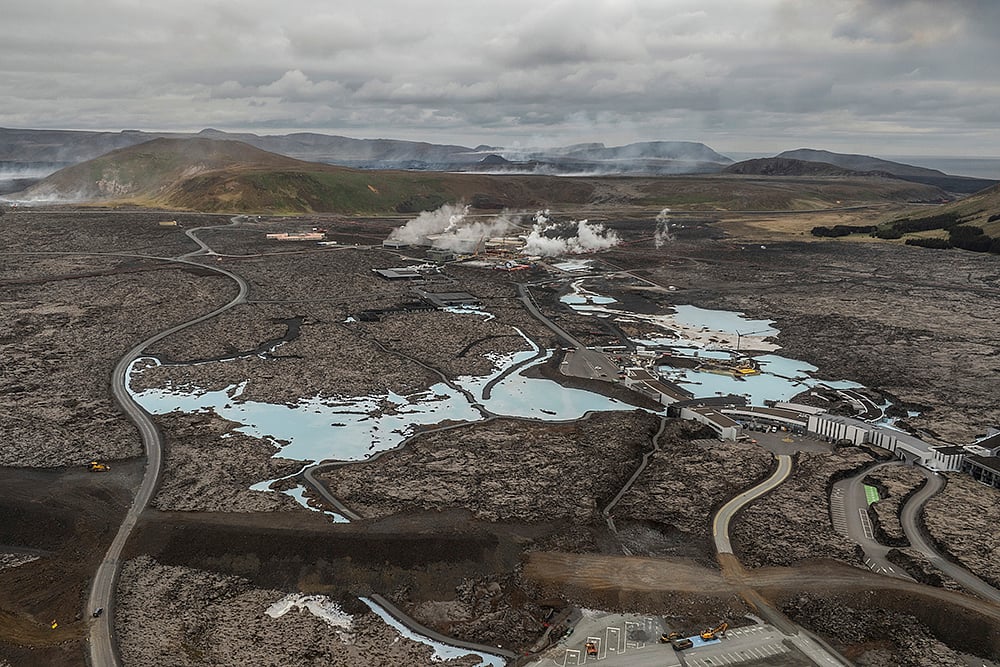 Iceland Grindavik volcano eruption photos_5