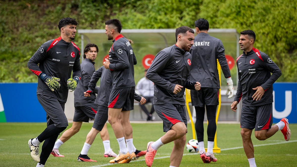 Photo: X/ @MilliTakimlar : Turkey national football team players during a practice session.
