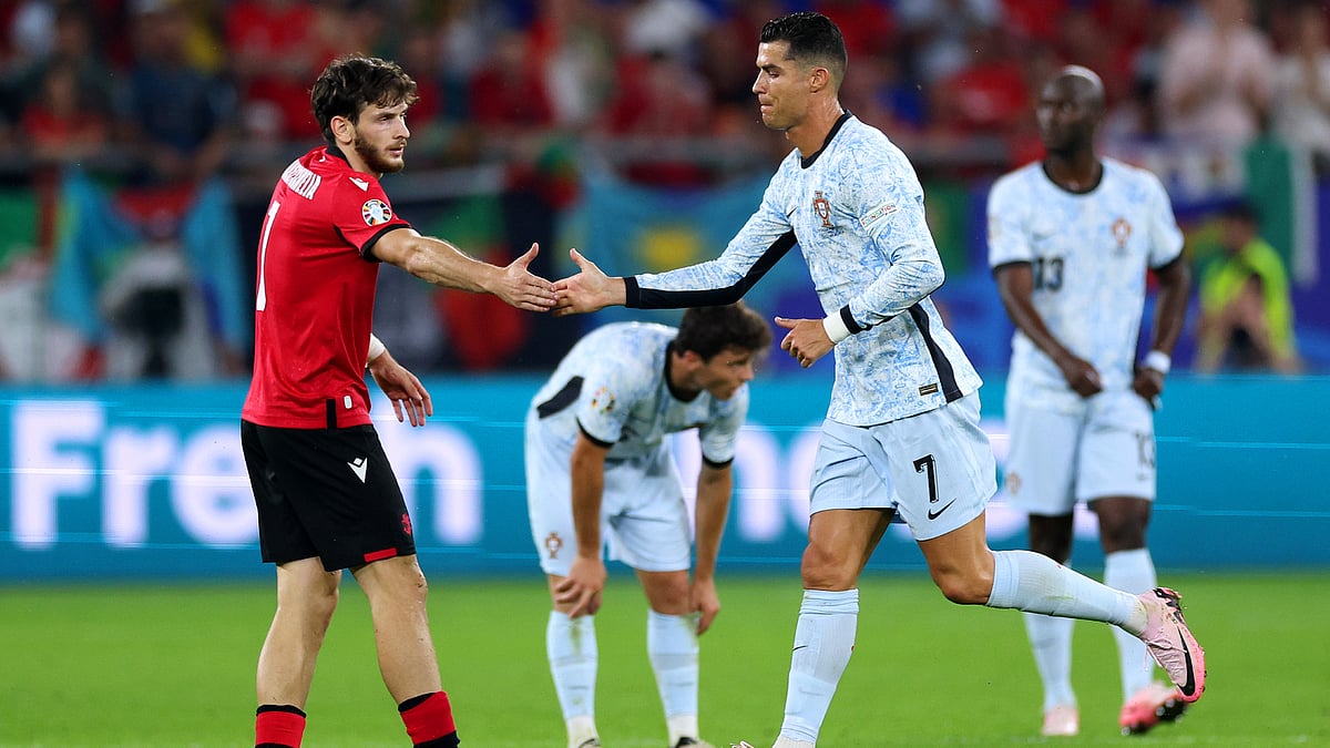 Khvicha Kvaratskhelia shakes Cristiano Ronaldo's hand as the five-time Ballon d'Or winner is substituted - null