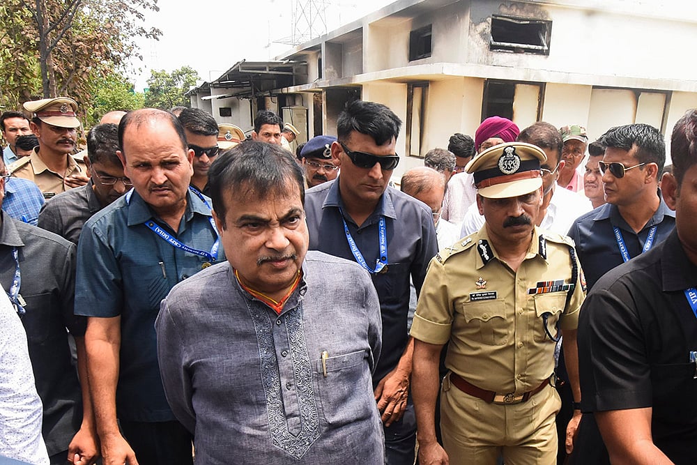 Nitin Gadkari visits Nagpur explosives factory