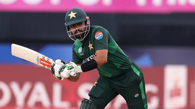 Pakistan cricket team captain Babar Azam playing a shot during the ICC T20 World Cup 2024. - Photo: X/ @TheRealPCB