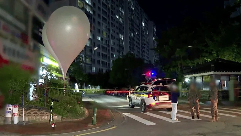 North Korea sends hundreds more trash-carrying balloons to South Korea |
- X Screengrab