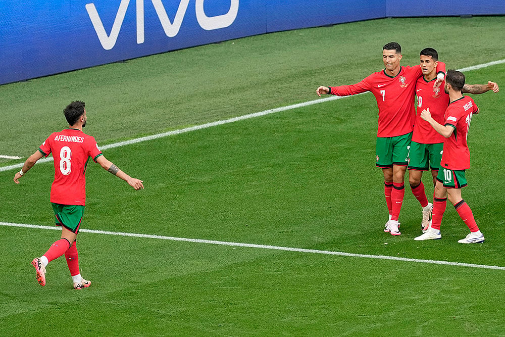 Photo: AP/Michael Probst : Euro 2024 Soccer Turkey Portugal