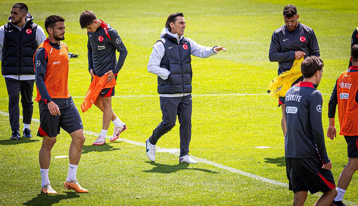 The Italian coach of the Turkish national soccer team, Vincenzo Montella, leads a training session ahead of the Euro 2024 soccer tournament in Barsinghausen, Germany, Wednesday, June 12, 2024.  - (Moritz Frankenberg/dpa via AP)