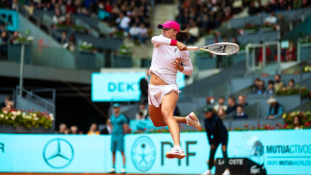 Photo: X/ @JJLovesTennis : World no. 1 Iga Swiatek in action.
