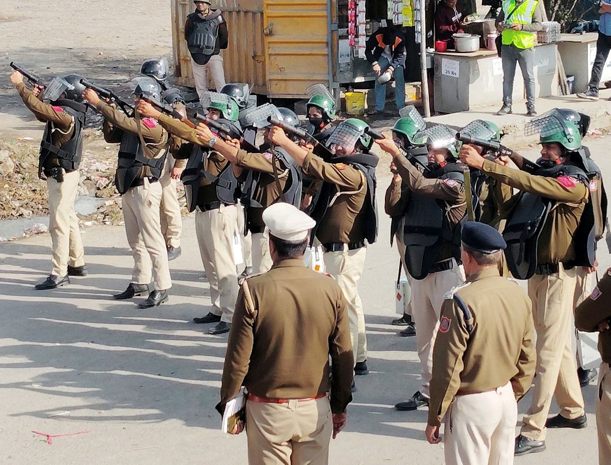 X/@ANI : Police personnel on duty.(Representational image)
