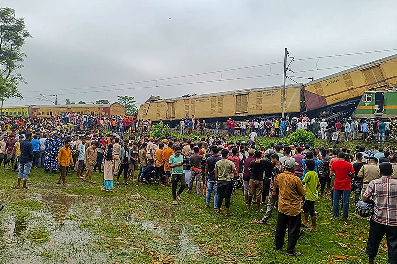 Train accident in WB photos_2