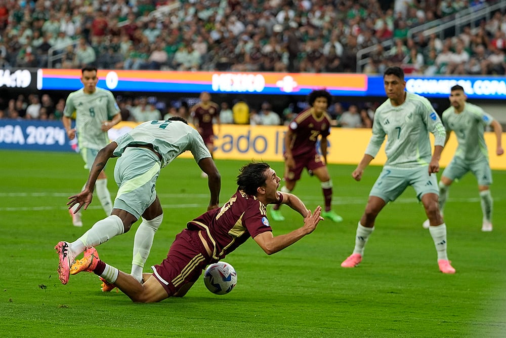 CONMEBOL 2024 Copa America Soccer Venezuela vs Mexico Photos_8