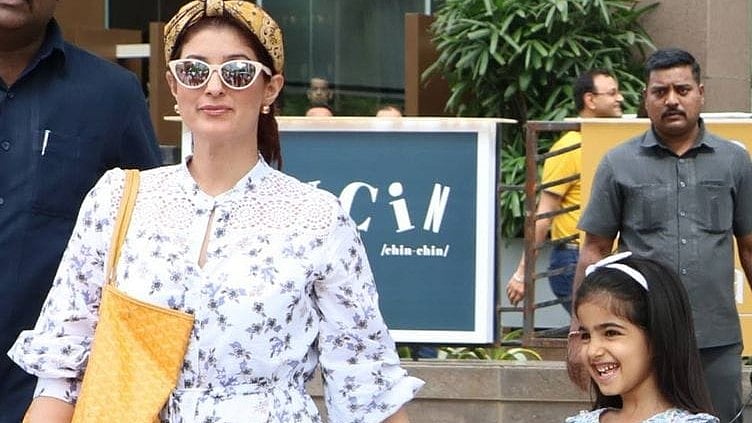 Instagram : Twinkle Khanna with daughter