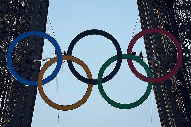 2024 Paris Olympic Rings On Eiffel Tower photo_8