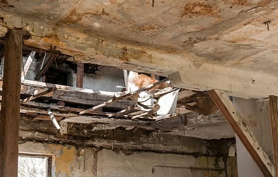 Representational Image : Man, 2 Children Injured As Ceiling Plaster Falls |
