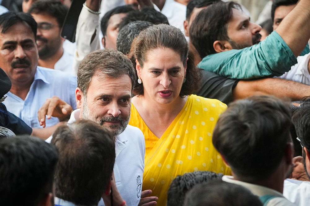 Congress leaders Rahul Gandhi and Priyanka Gandhi 