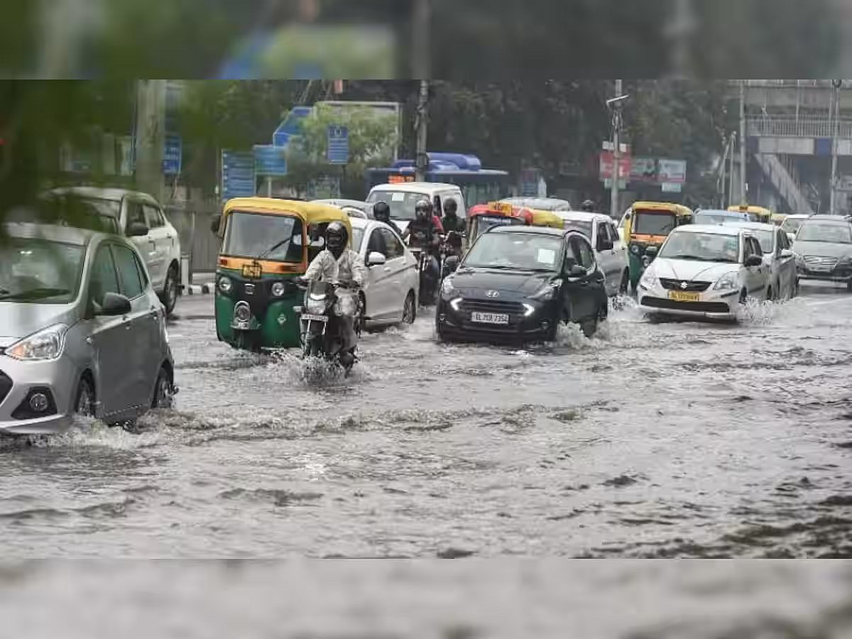 PTI : Waterlogged roads of Delhi |