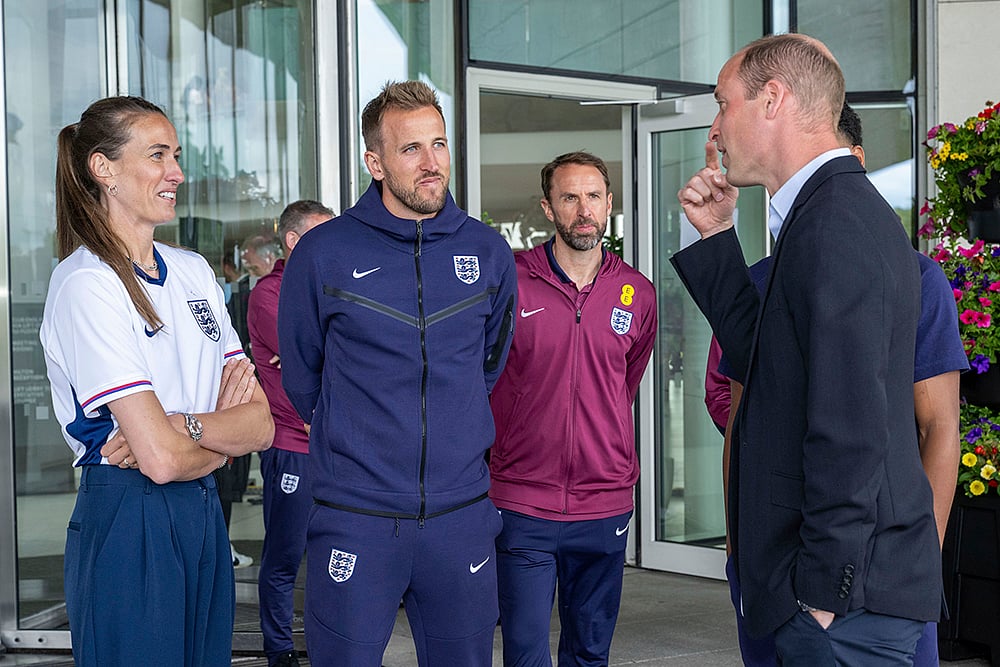 | Photo: Paul Cooper, Pool Photo via AP : Prince William with Jill Scott, left, Harry Kane, center, and Gareth Southgate