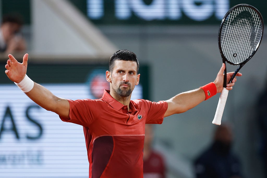 AP/Jean-Francois Badias : Novak Djokovic celebrates his French Open 2024, third-round victory against Lorenzo Musetti.
