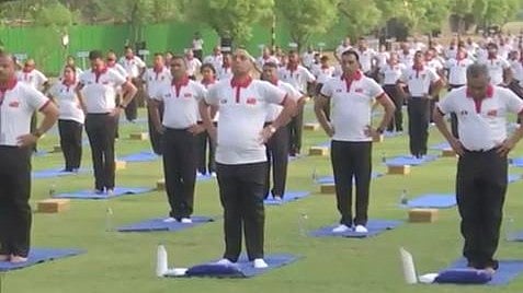 Rajnath Singh Performs Yoga With Army Chief In Delhi |