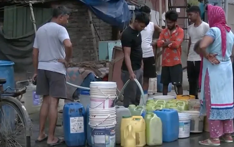 Residents Queue For Water Tankers In Delhi | - ANI Screengrab