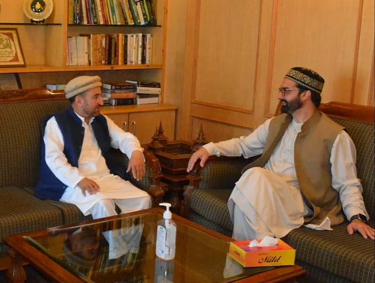 Sajad Kargili of the Kargil Democratic Alliance with Kashmiri Leader Mirwaiz Umar Farooq - @jtnladakh/X