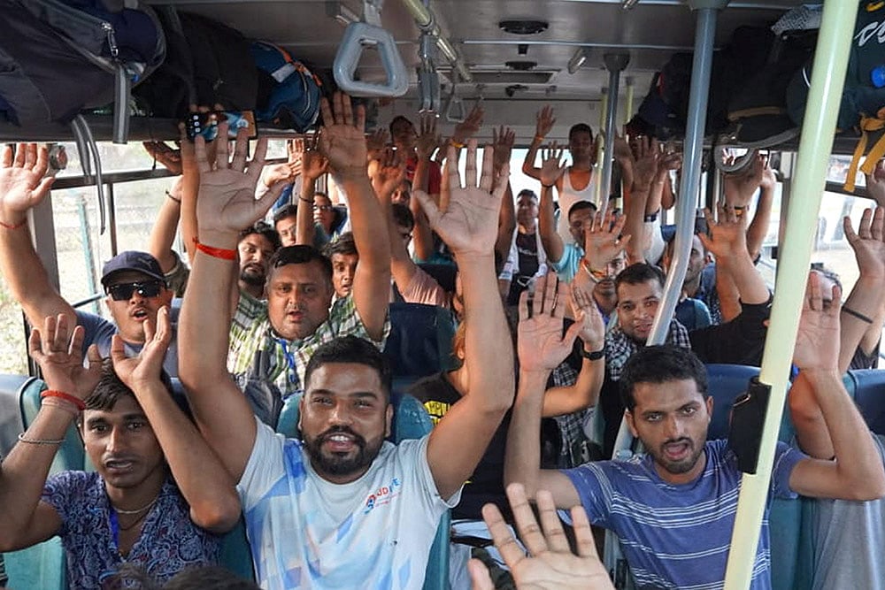 pilgrims leaves for the Amarnath cave