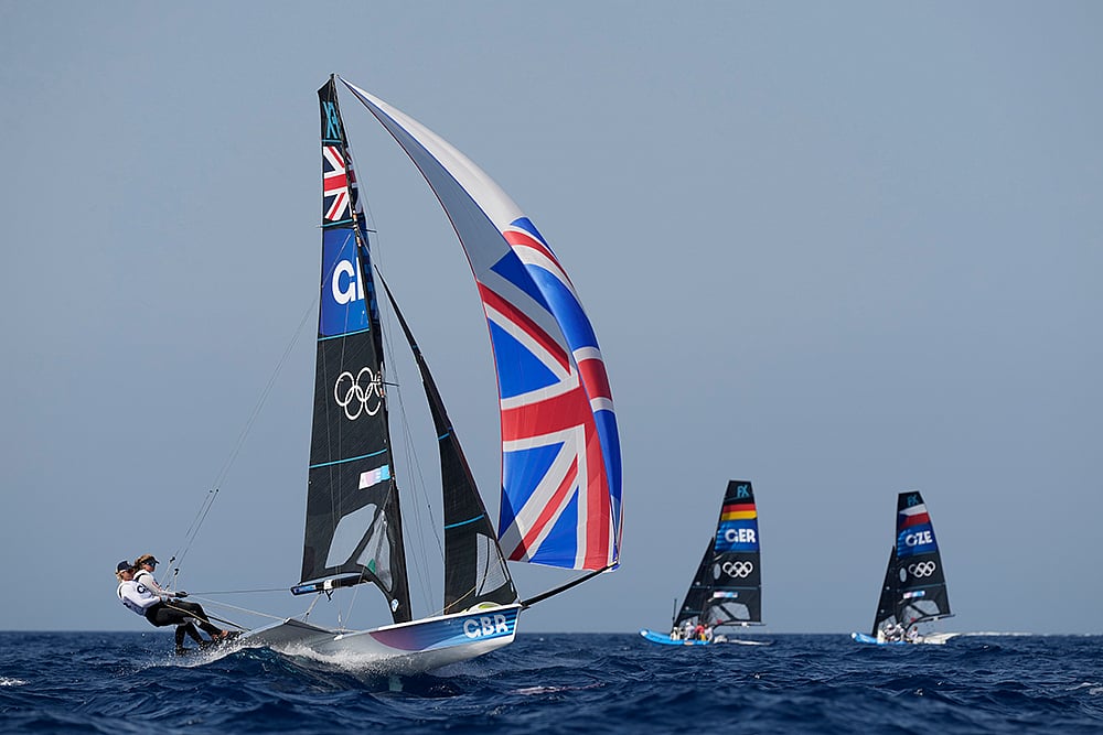 2024 Paris Olympics Sailing_womens 49erFX skiff class race_2