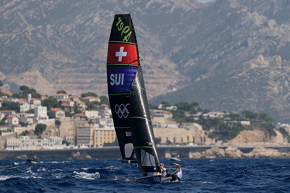 2024 Paris Olympics Sailing_mens 49er skiff class race_3