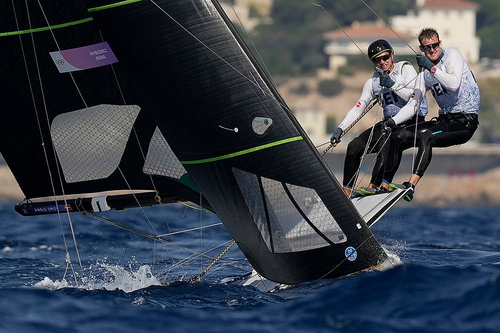 2024 Paris Olympics Sailing_mens 49er skiff class race_4