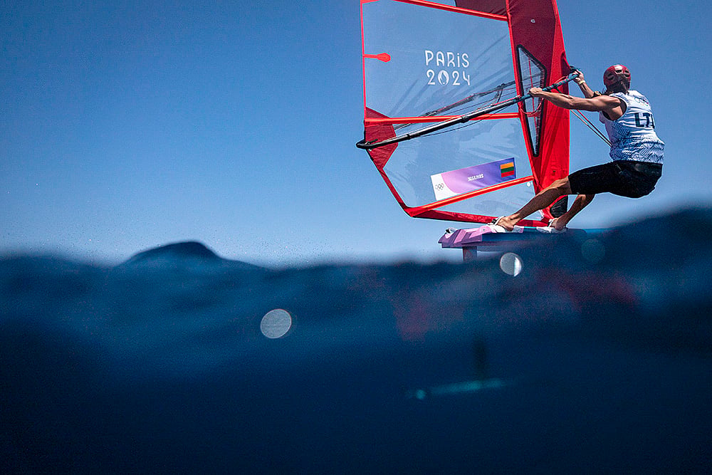2024 Paris Olympics Sailing_mens windsurfing race_1