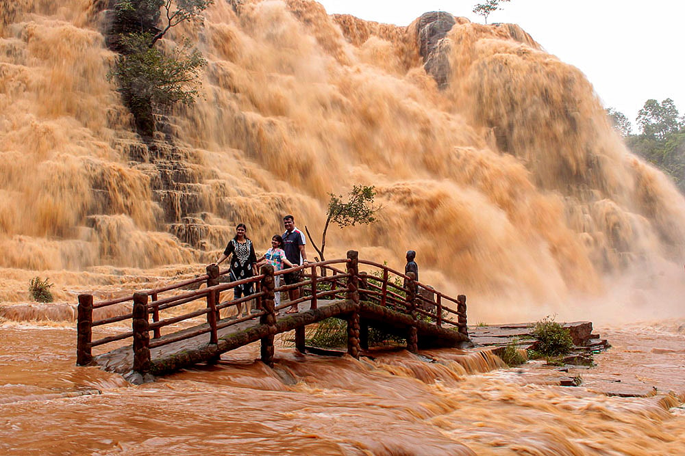 Tourists visit Thirathgarh Falls in Bastar 