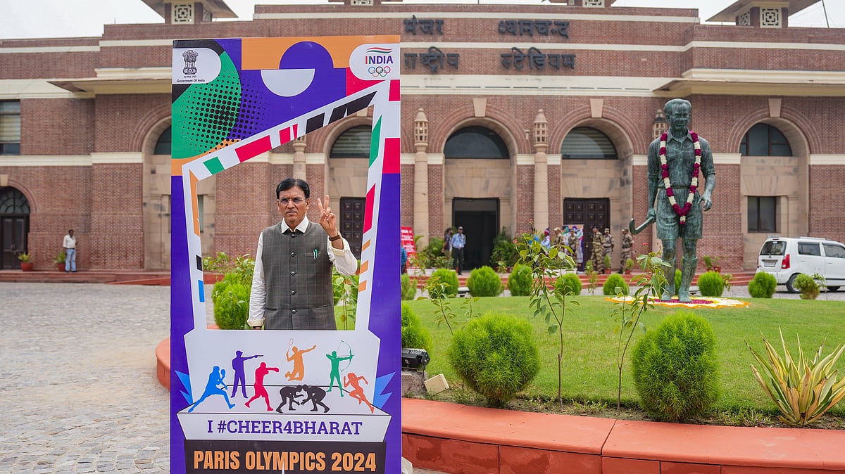 PTI/Ravi Choudhary : New Delhi: Union Minister of Youth Affairs and Sports Mansukh Mandaviya poses at a photo booth at Major Dhyan Chand National Stadium before a panel discussion on India's preparations for Paris Olympics and Paralympics, in New Delhi, Friday, July 19, 2024.
