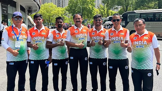 indian-archery-team-with-coach-baek-woong-ki
