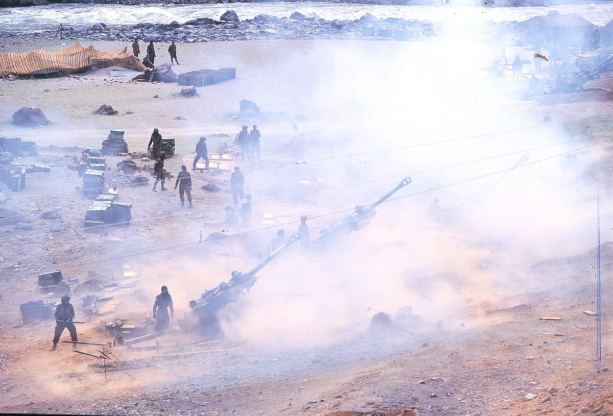 Jitender Gupta/Outlook : Artillery in Kargil, Jammu & Kashmir on 28-05-1999.