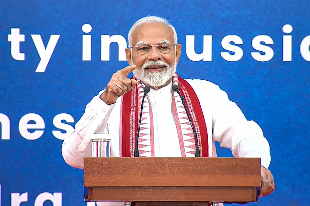 Narendra Modi addresses the Indian community in Russia