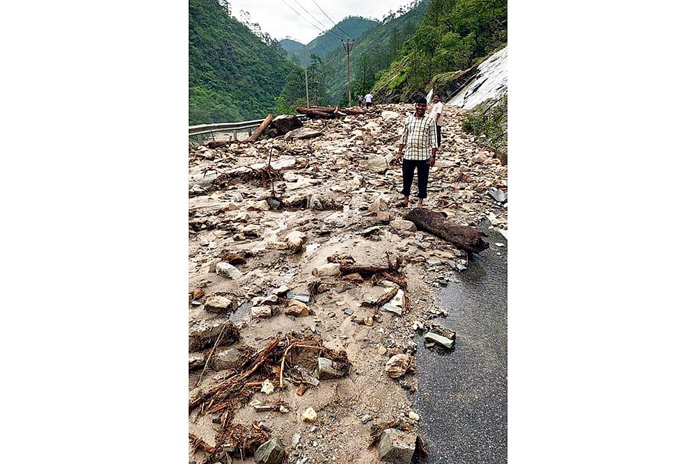 Tharali-Karnaprayag road blocked due to landslide