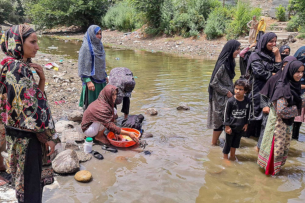 Protest over pollution in the stream water in Baramulla