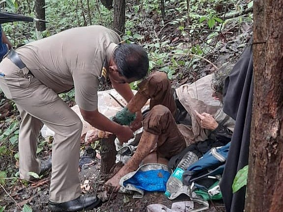 X/@AbhijitKaran25
 : Doctors treating her said she suffers from psychiatric problems, the official said and added that medical prescriptions were found in her possession.

