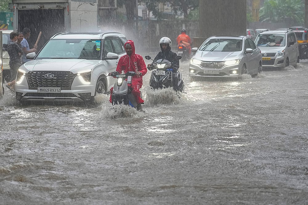 Waterlogging after rain in Mumbai_5